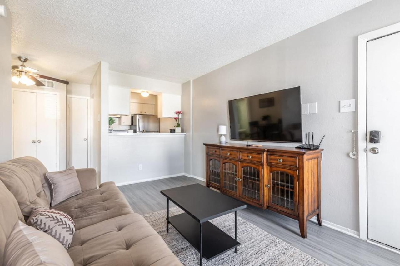 Simply Convenient In Tx Apartment *
