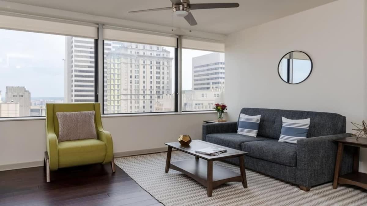 18th Fl Stylish Cozysuites With Pool, Gym #1 Dallas