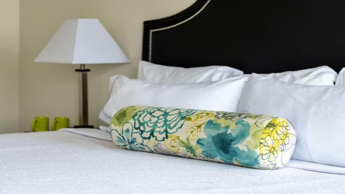 16th Fl Bold Cozysuites With Pool, Gym #3 * Dallas