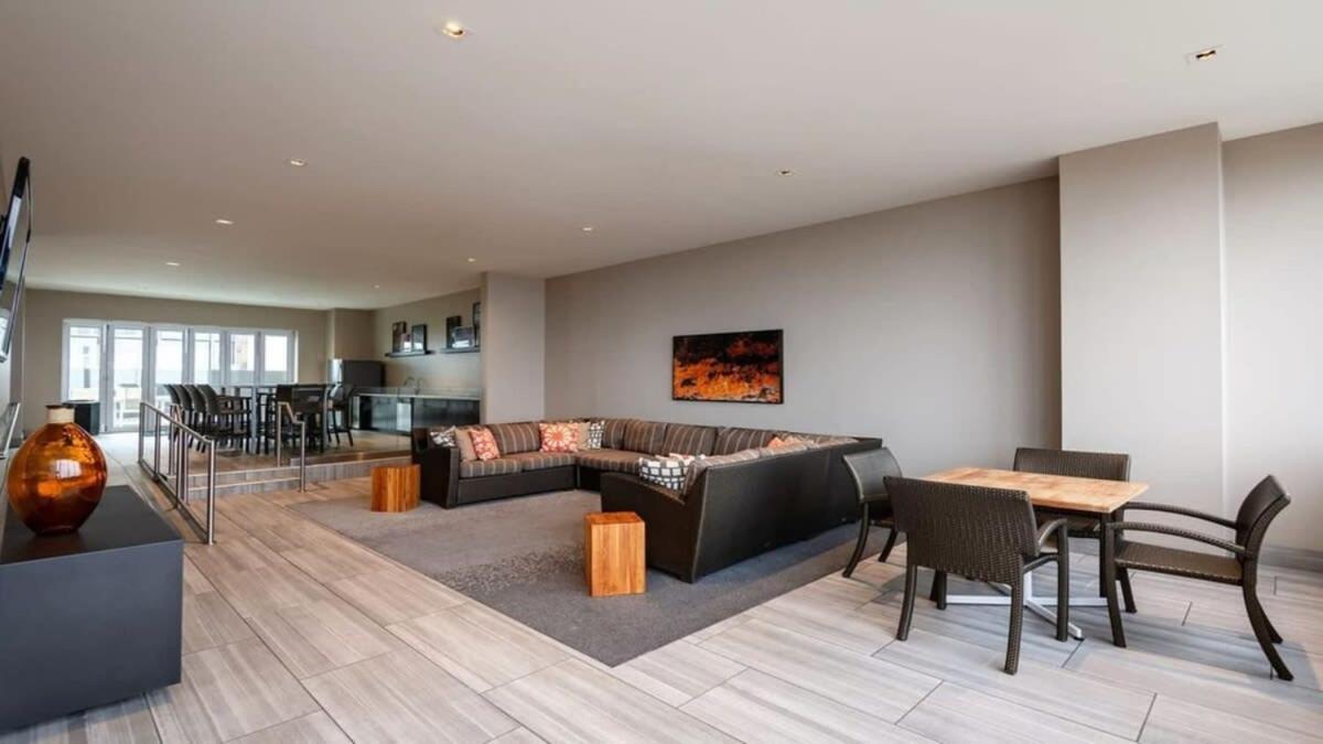 16th Fl Bold Cozysuites With Pool, Gym #3 * Dallas