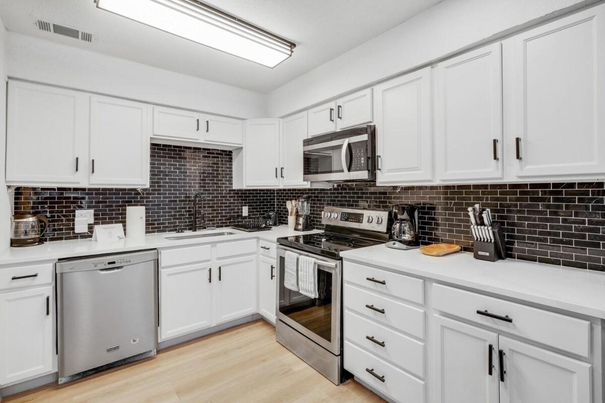 Holiday home Superior 4br 2ba With Hot Tub & Grill Dallas