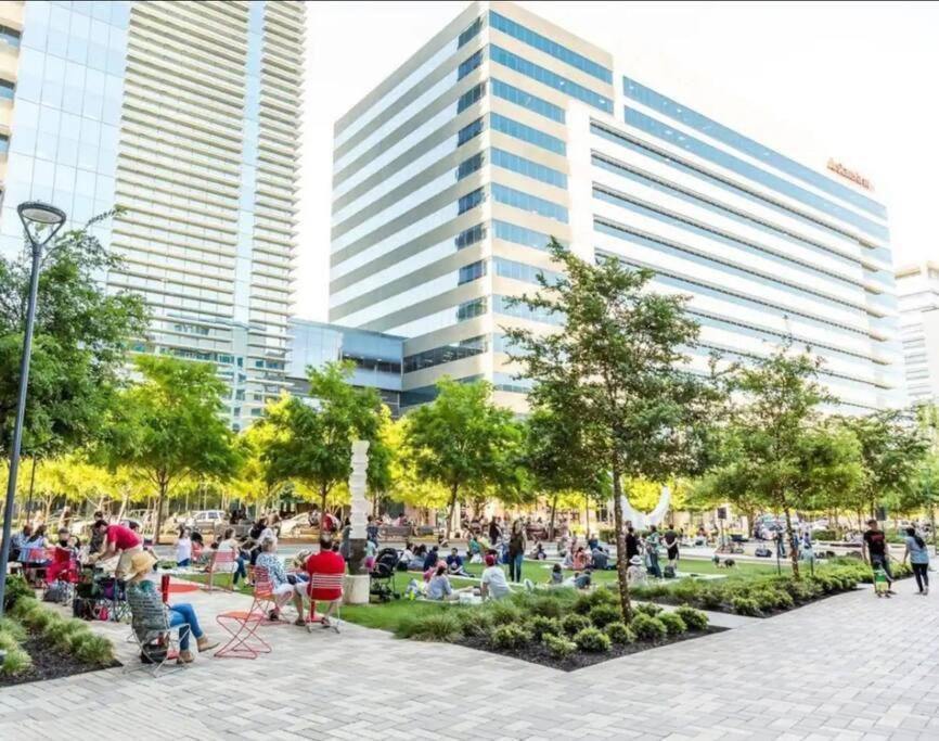 Contemporary Lux 1bd Downtown