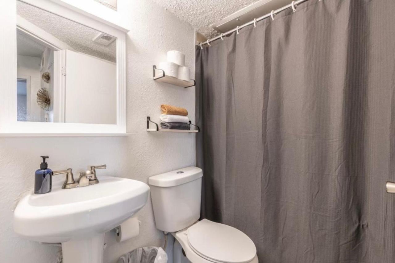 North Updated One Bedroom Apartment *