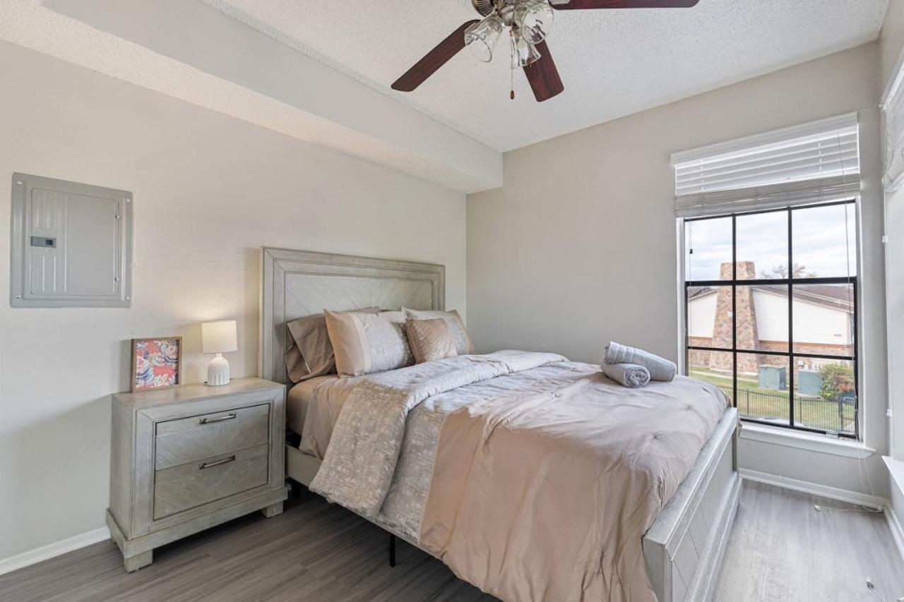 Apartment Simply Convenient In Tx