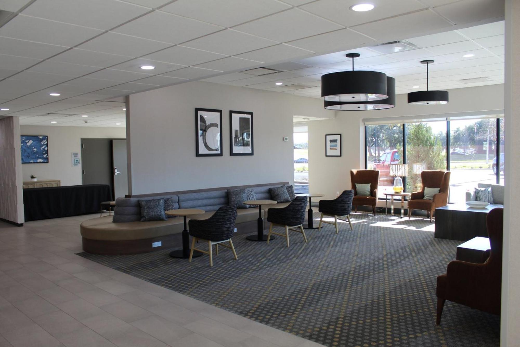Hotel Market Ctr Field By Ihg