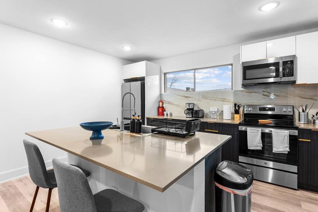 Stunning In Downton 2 Br/1 Bath *