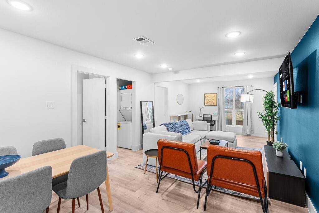 Stylish 2 Bed 1 Mile To Downtown Free Parking *