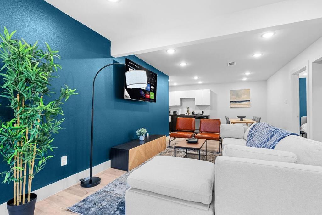 Stylish 2 Bed 1 Mile To Downtown Free Parking Holiday home *