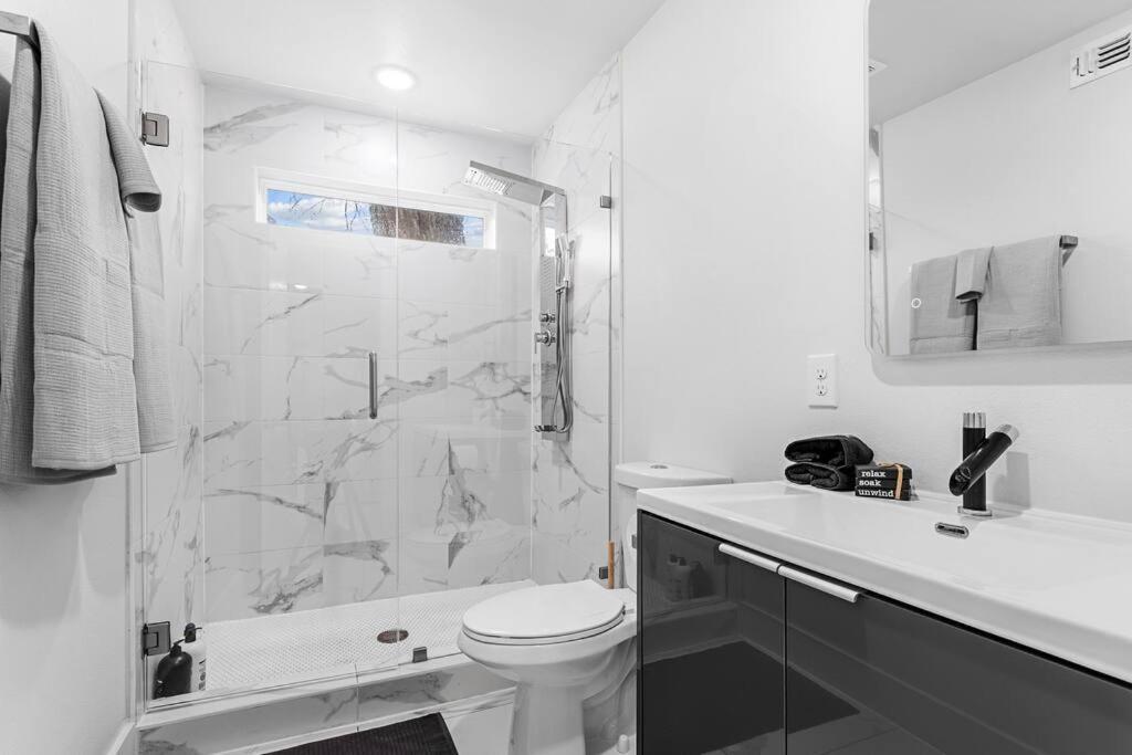 Holiday home Stylish 2 Bed 1 Mile To Downtown Free Parking