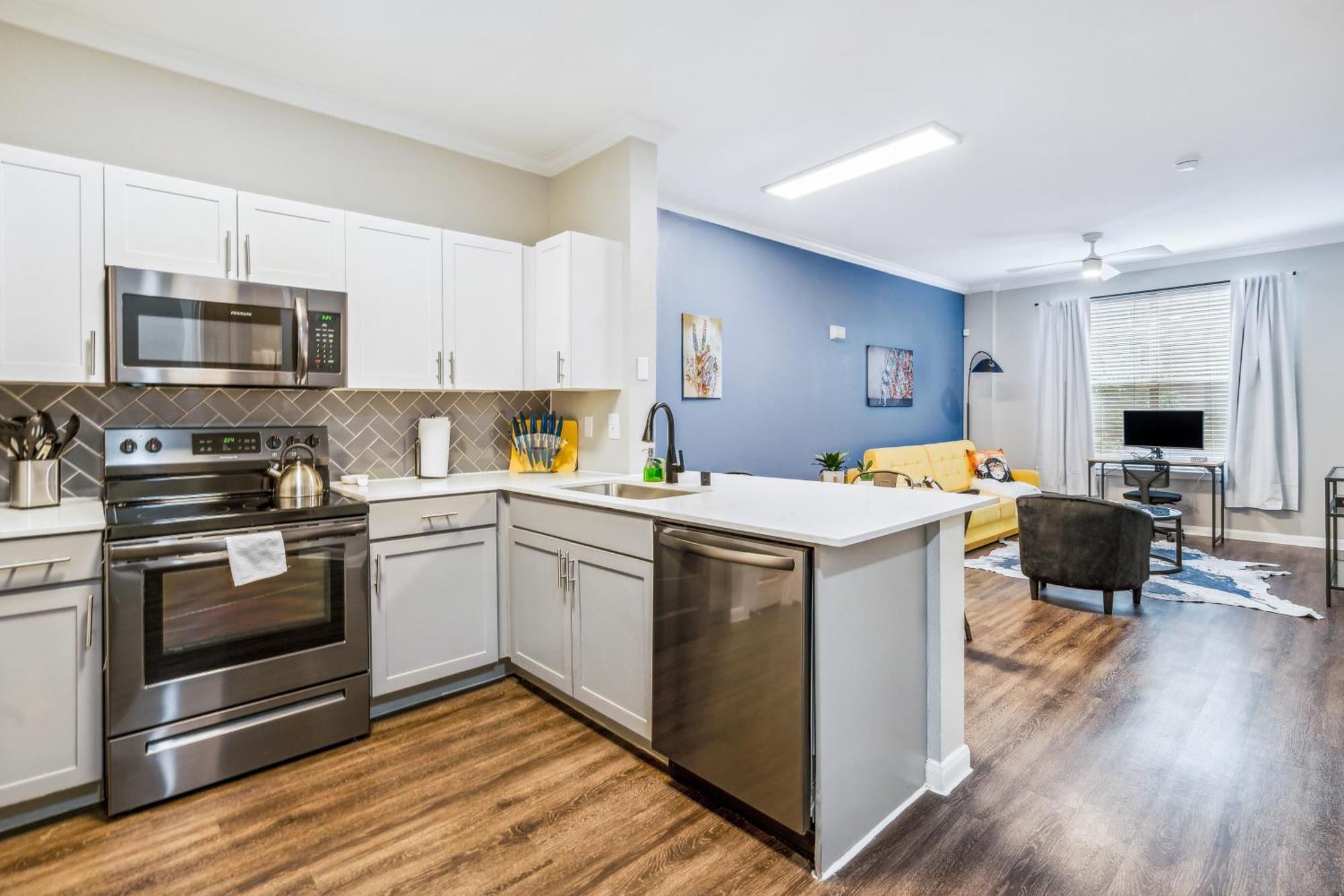 1001 Ross Avenue Apartment