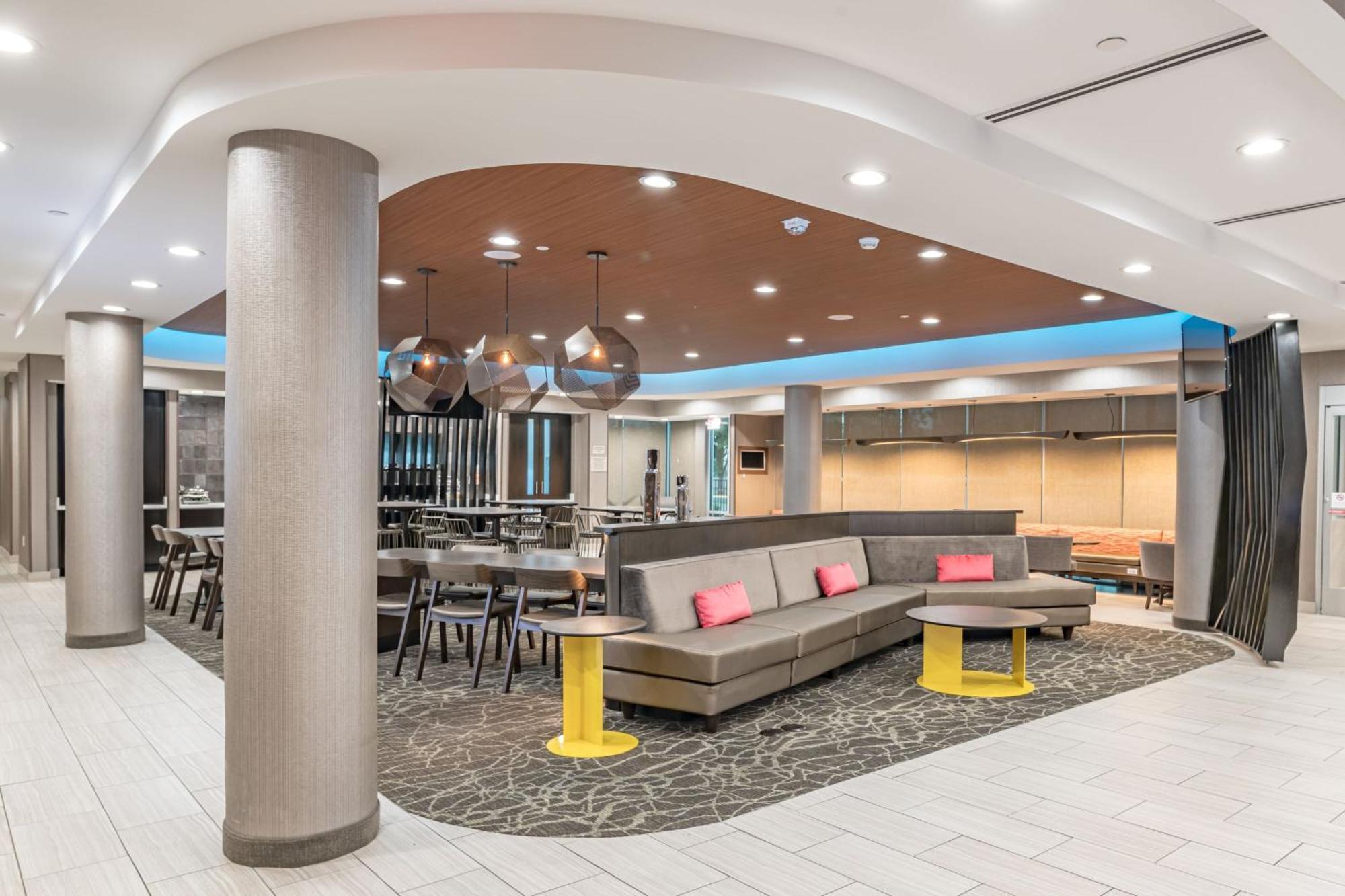 Hotel Springhill Expressway