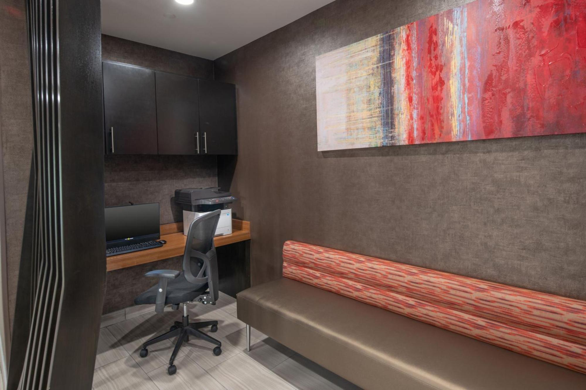 Hotel Springhill Expressway 3*