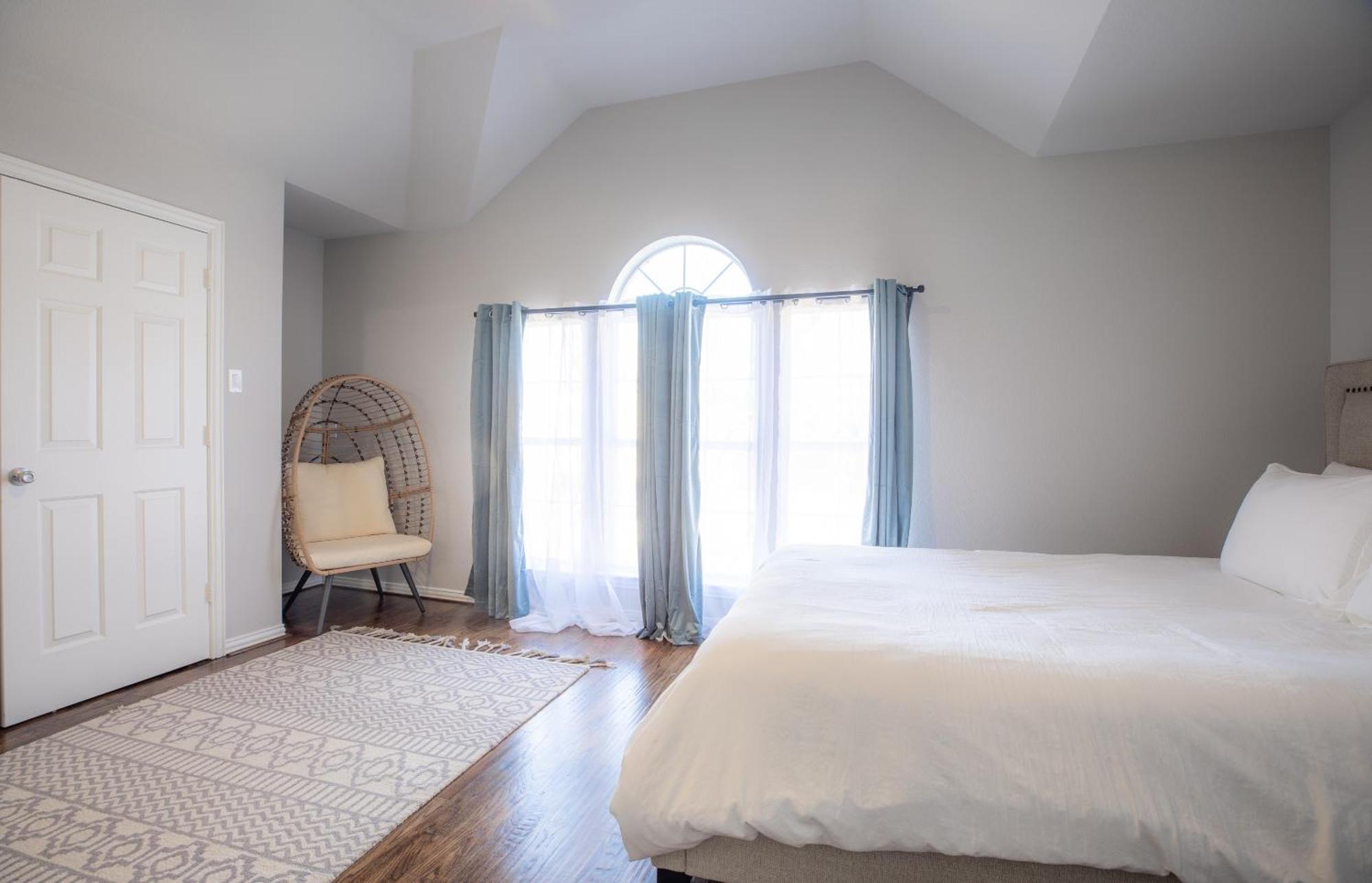 Elegant Executive Escape 3800 Sqft 5 Bedroom Dallas