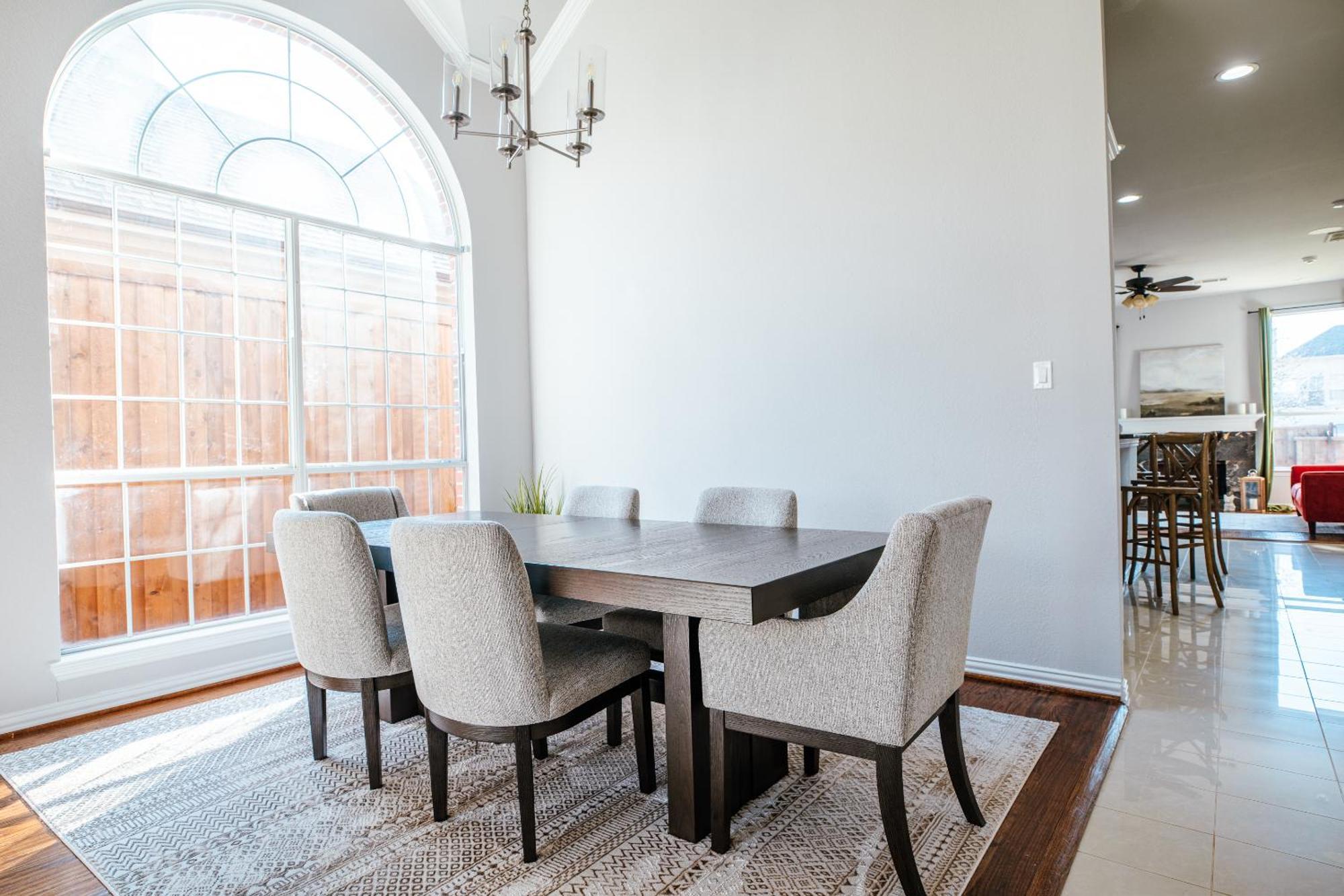 Elegant Executive Escape 3800 Sqft 5 Bedroom *