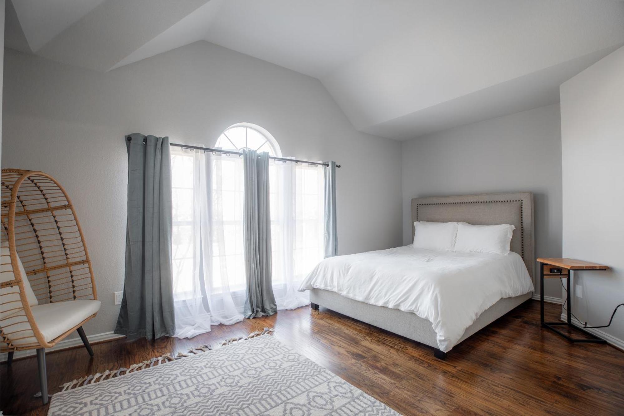 Elegant Executive Escape 3800 Sqft 5 Bedroom *