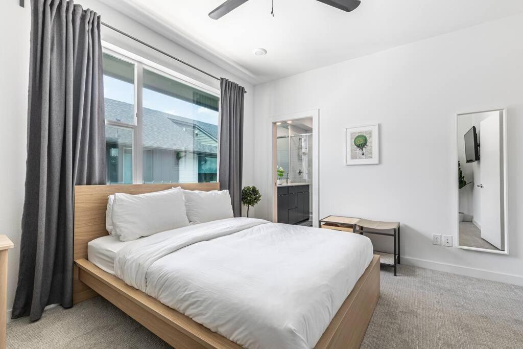 Amazing Location Modern 2-bed Townhome *