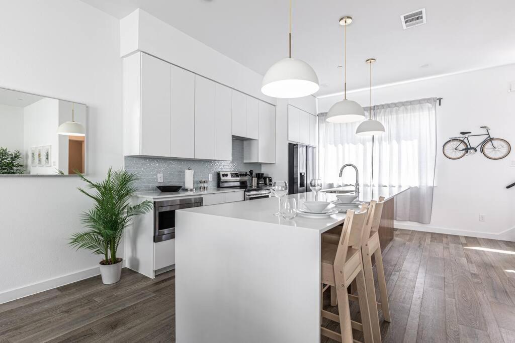 Amazing Location Modern 2-bed Townhome