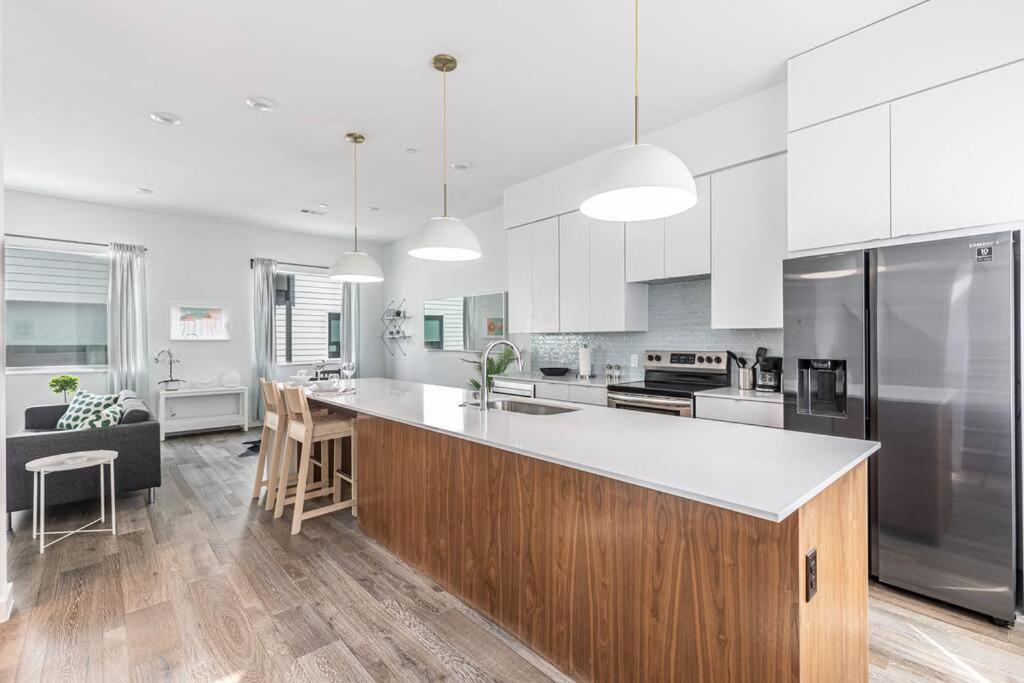 Amazing Location Modern 2-bed Townhome *