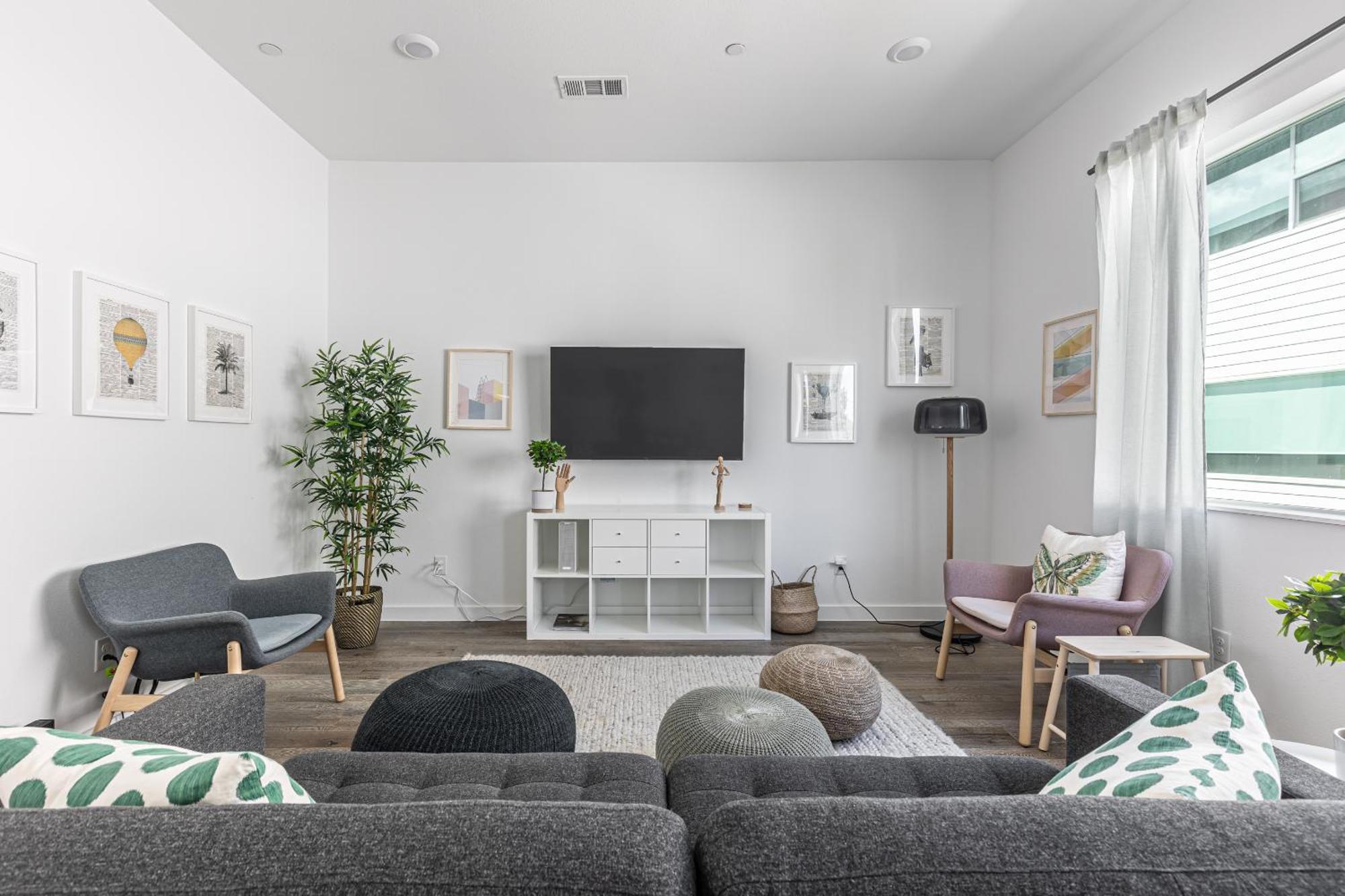 Amazing Location Modern 2-bed Townhome *