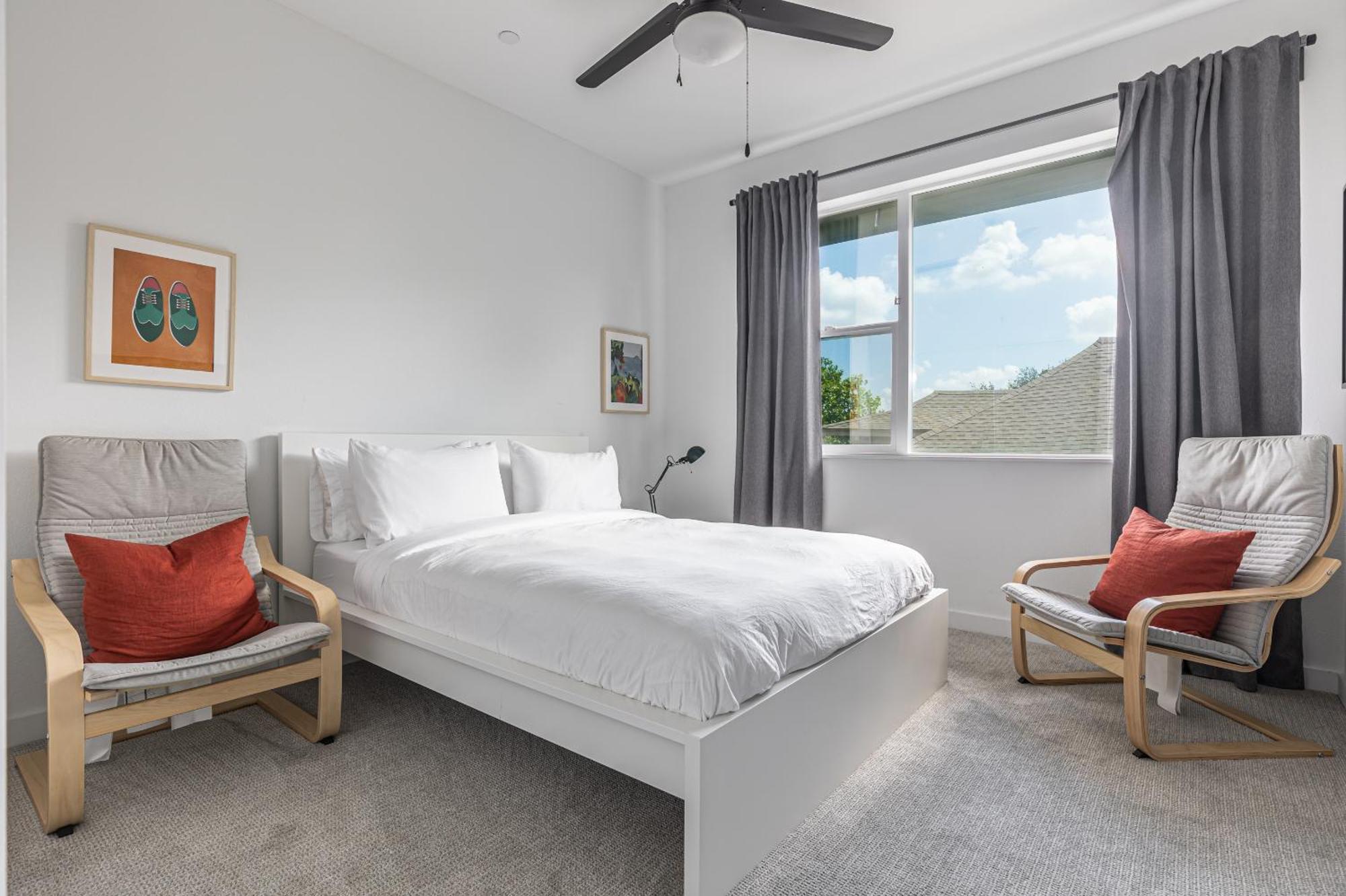 Amazing Location Modern 2-bed Townhome