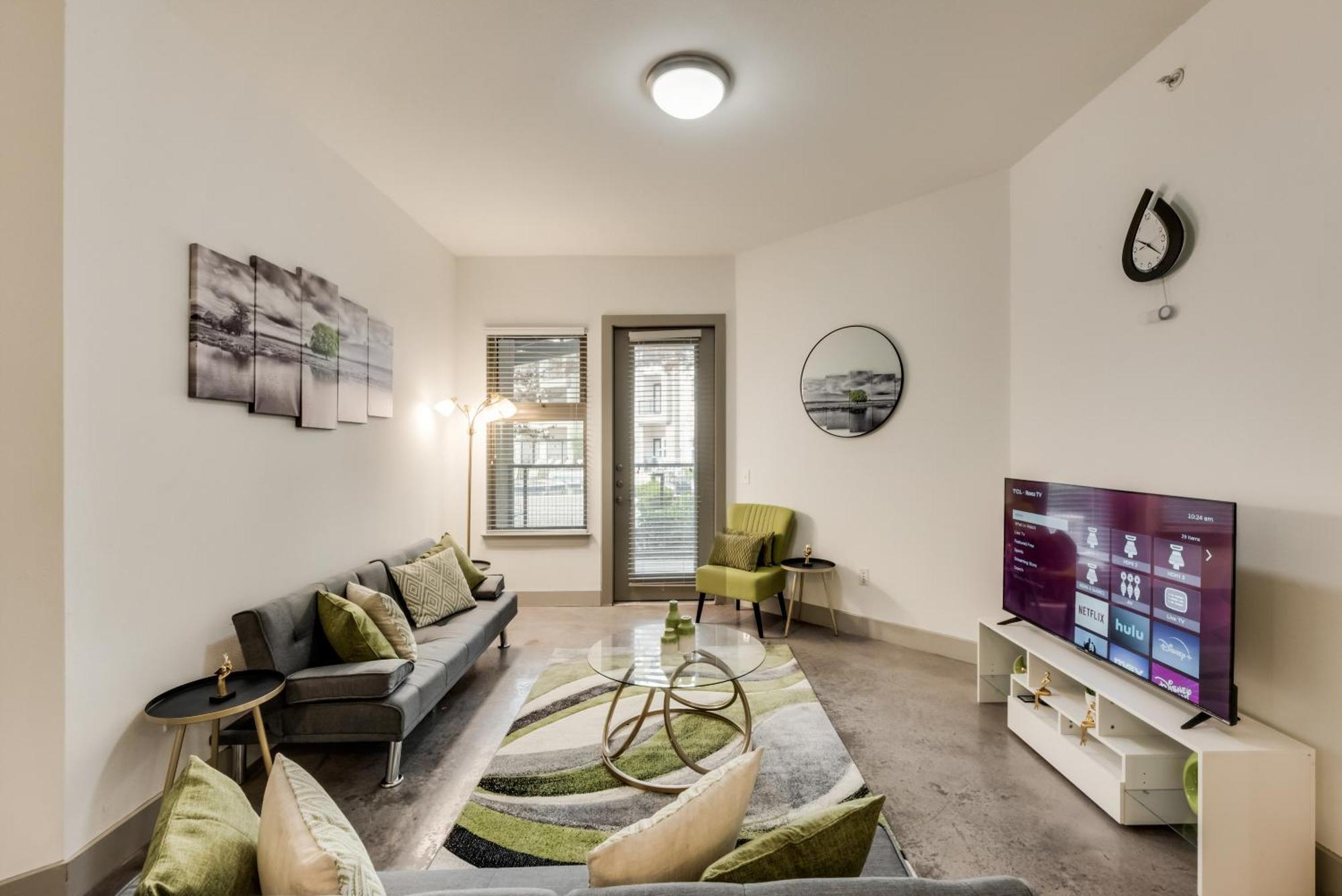 Trendy 2br I Pool I Gym I Free Parking I Workspace Apartment Dallas