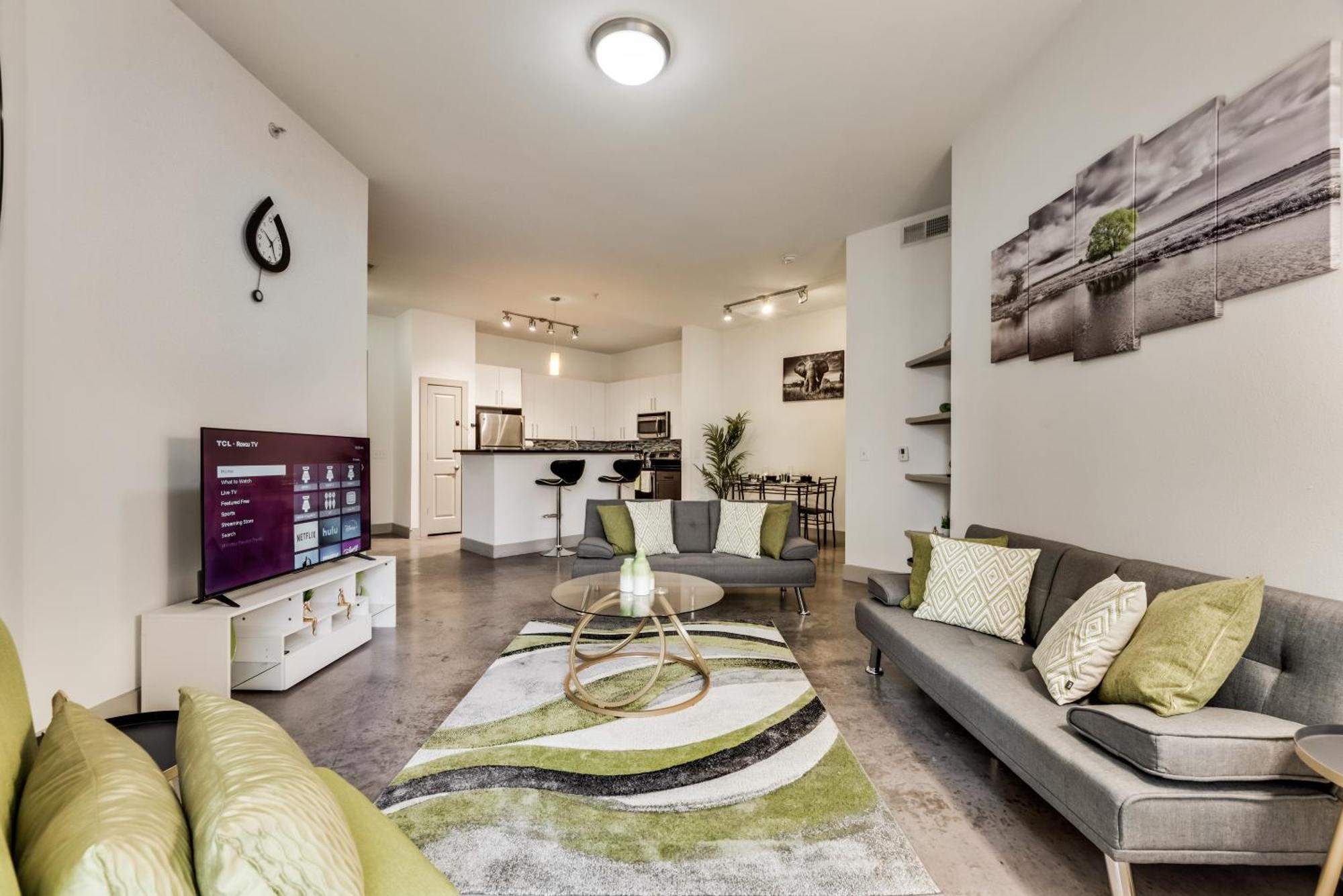 Trendy 2br I Pool I Gym I Free Parking I Workspace Apartment *