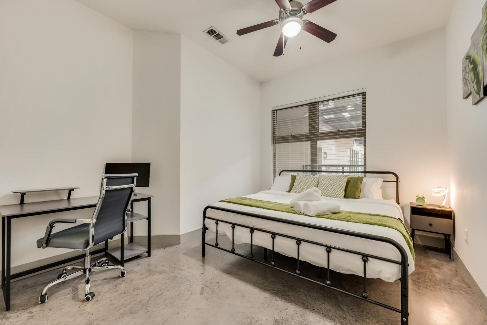 Trendy 2br I Pool I Gym I Free Parking I Workspace *