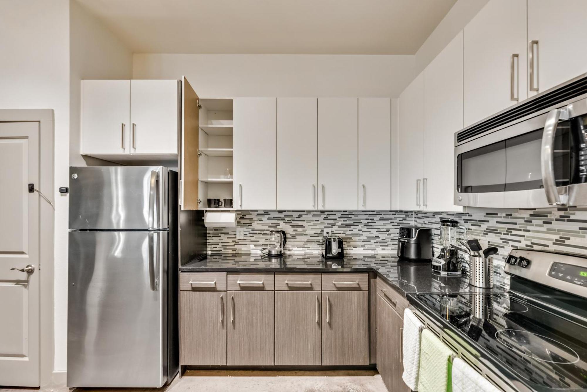 Trendy 2br I Pool I Gym I Free Parking I Workspace * Dallas