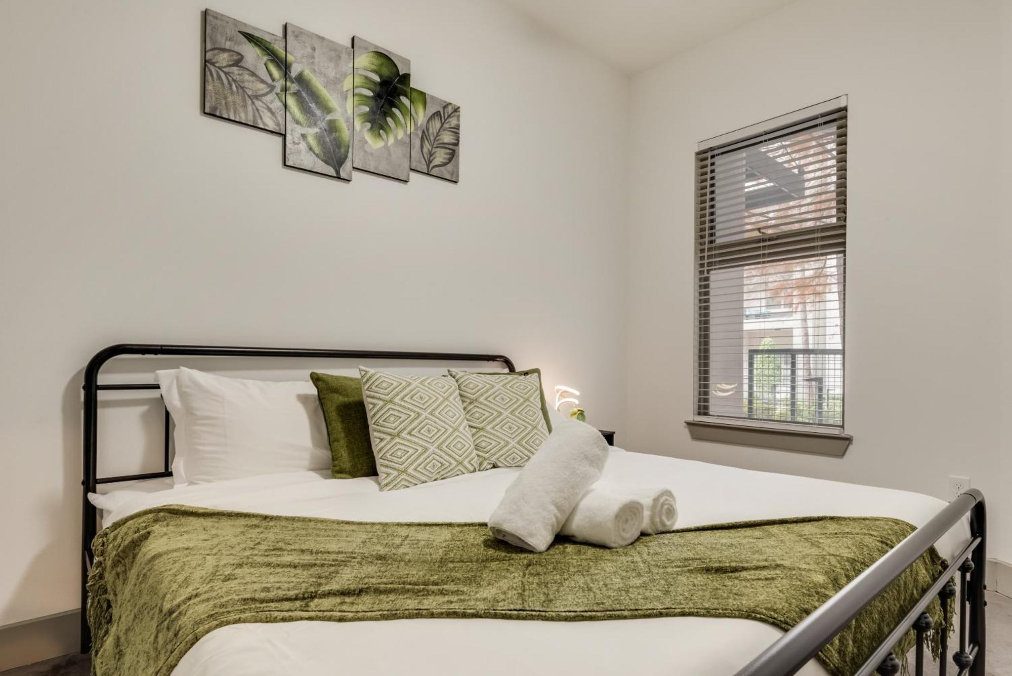 Trendy 2br I Pool I Gym I Free Parking I Workspace Apartment Dallas