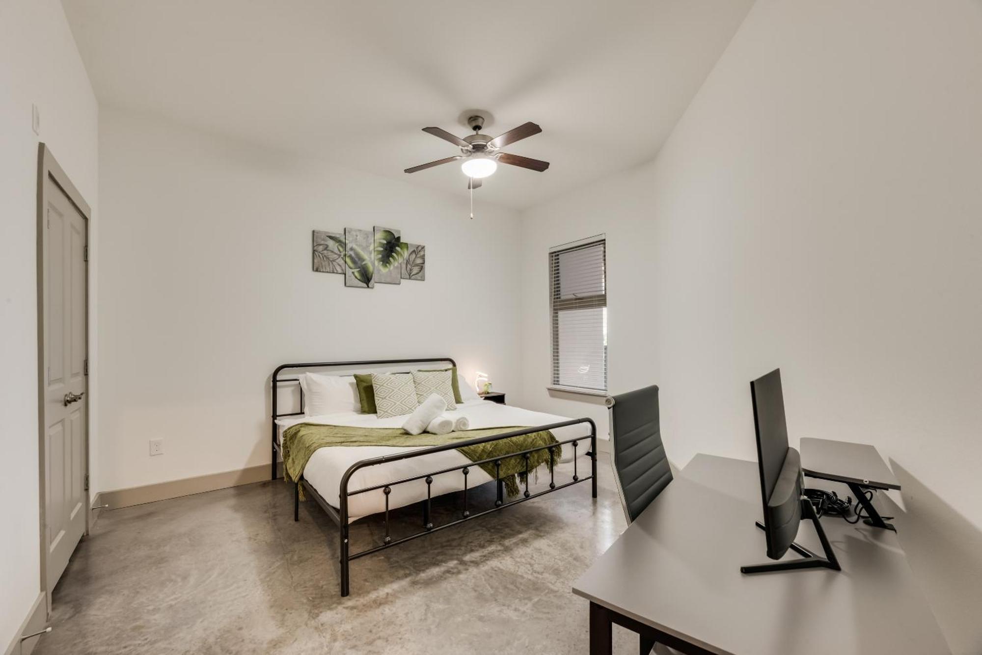 Trendy 2br I Pool I Gym I Free Parking I Workspace Dallas