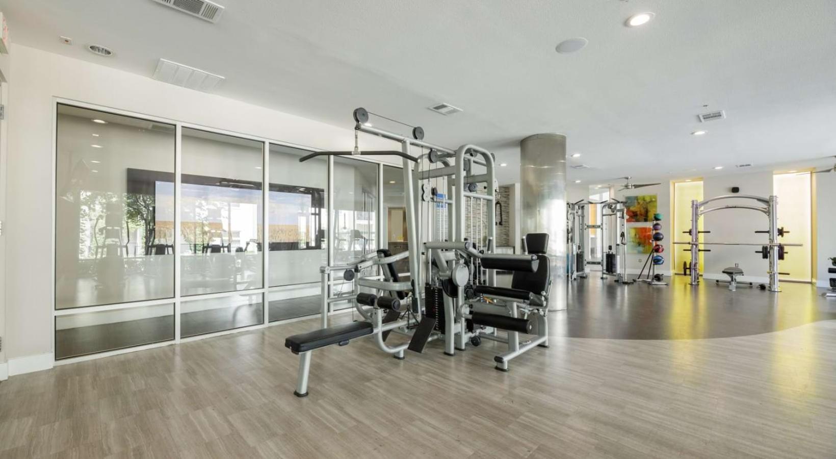 Trendy 2br I Pool I Gym I Free Parking I Workspace *
