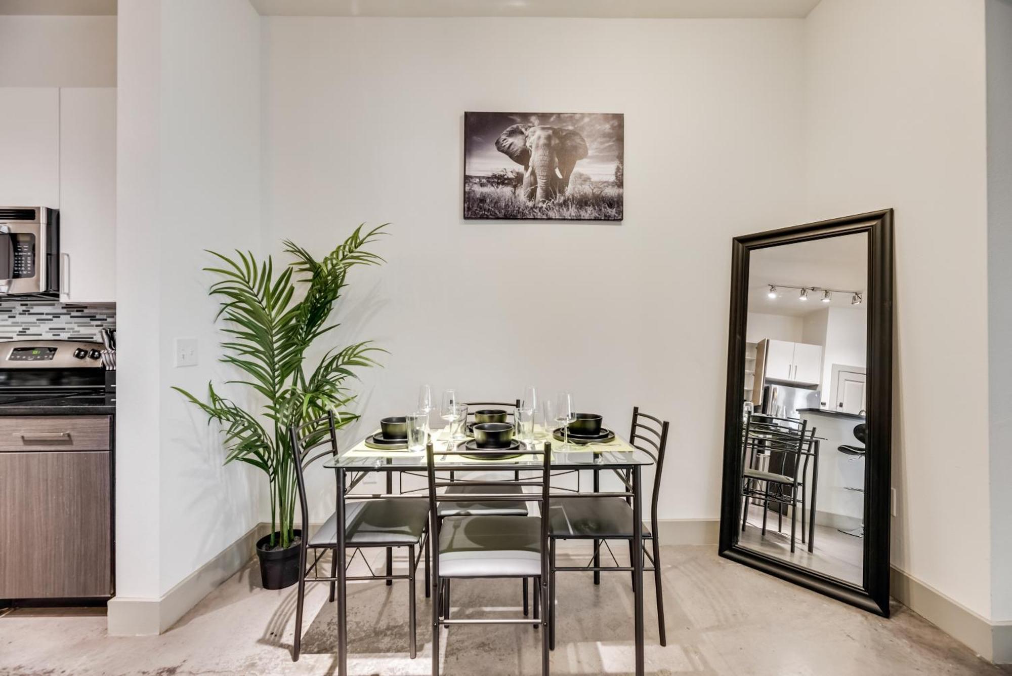 Apartment Trendy 2br I Pool I Gym I Free Parking I Workspace Dallas