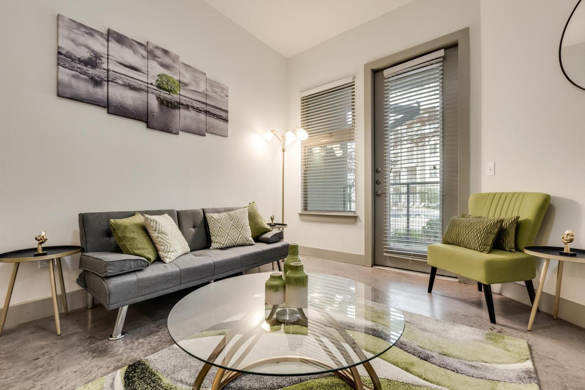 Trendy 2br I Pool I Gym I Free Parking I Workspace Apartment *