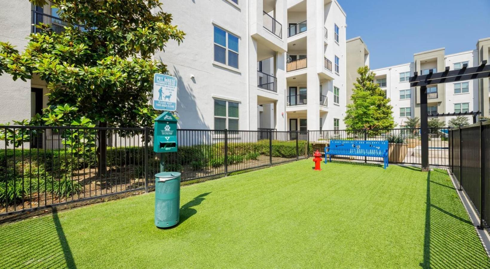 Trendy 2br I Pool I Gym I Free Parking I Workspace Apartment Dallas