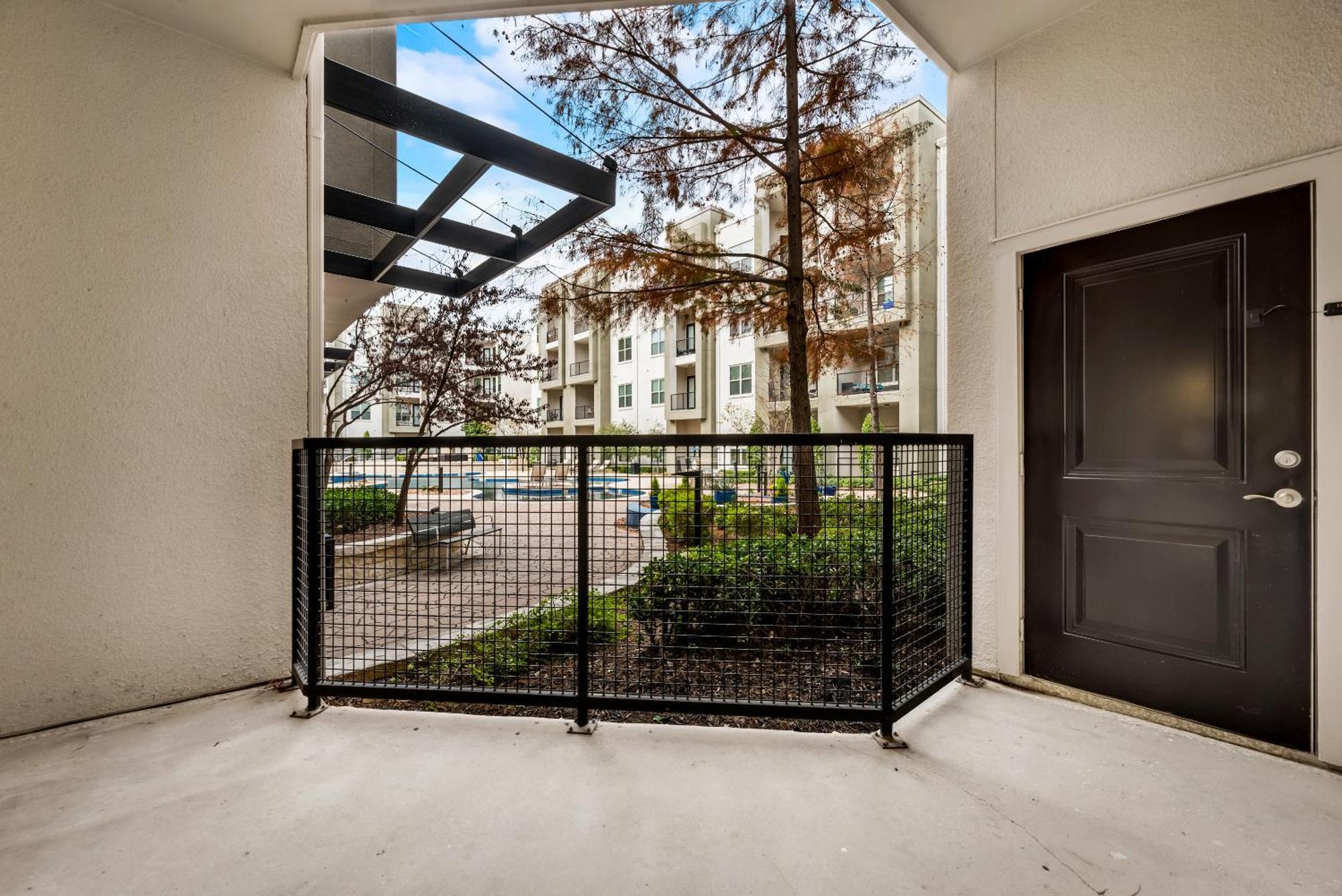 Apartment Trendy 2br I Pool I Gym I Free Parking I Workspace *