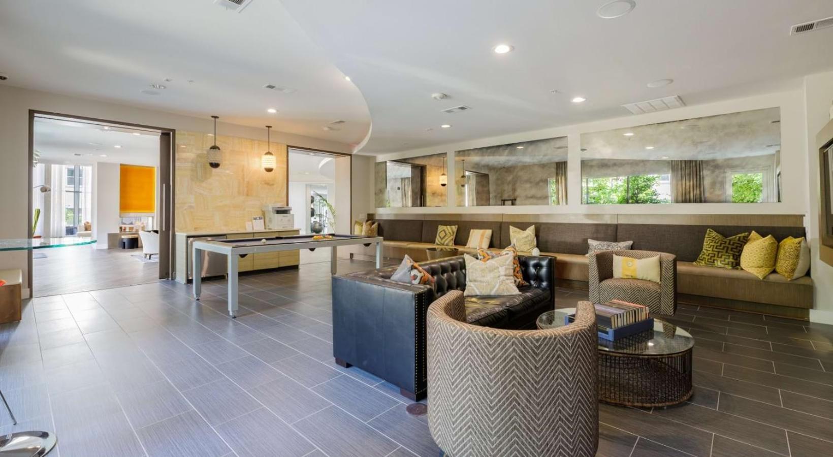 Trendy 2br I Pool I Gym I Free Parking I Workspace * Dallas