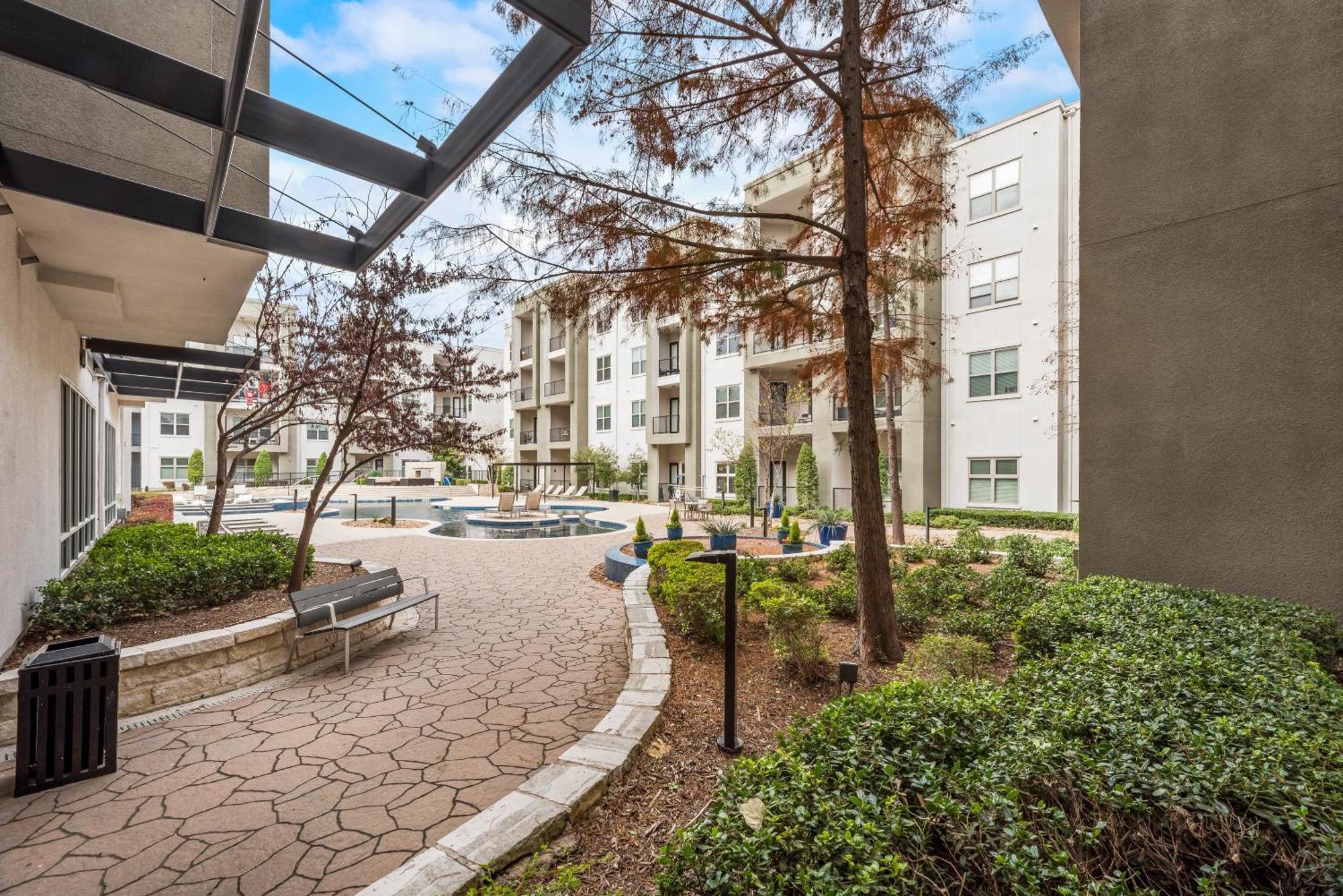 Apartment Trendy 2br I Pool I Gym I Free Parking I Workspace *