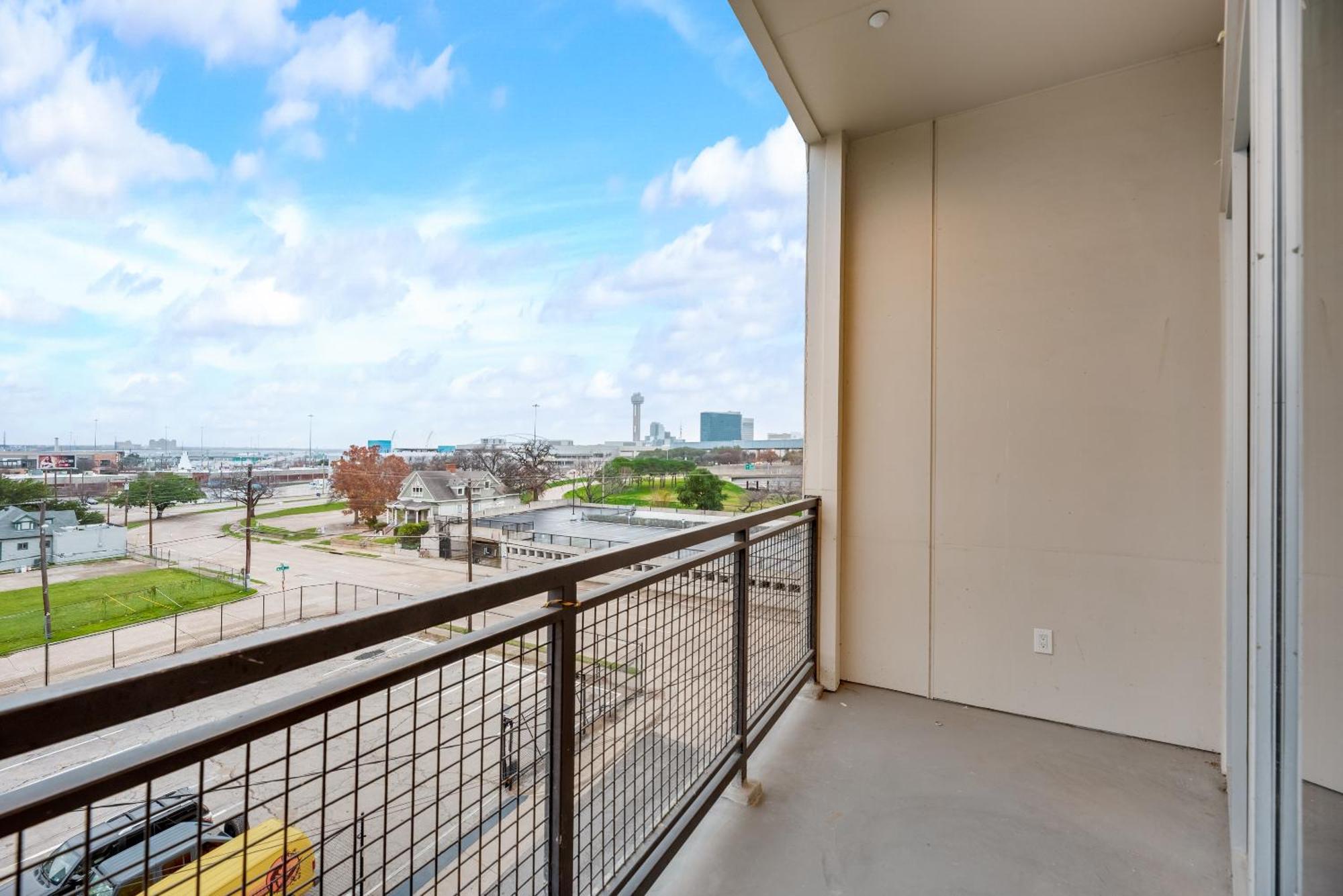 Cozy Loft Style 2br I Gym I Parking I Workspace Dallas