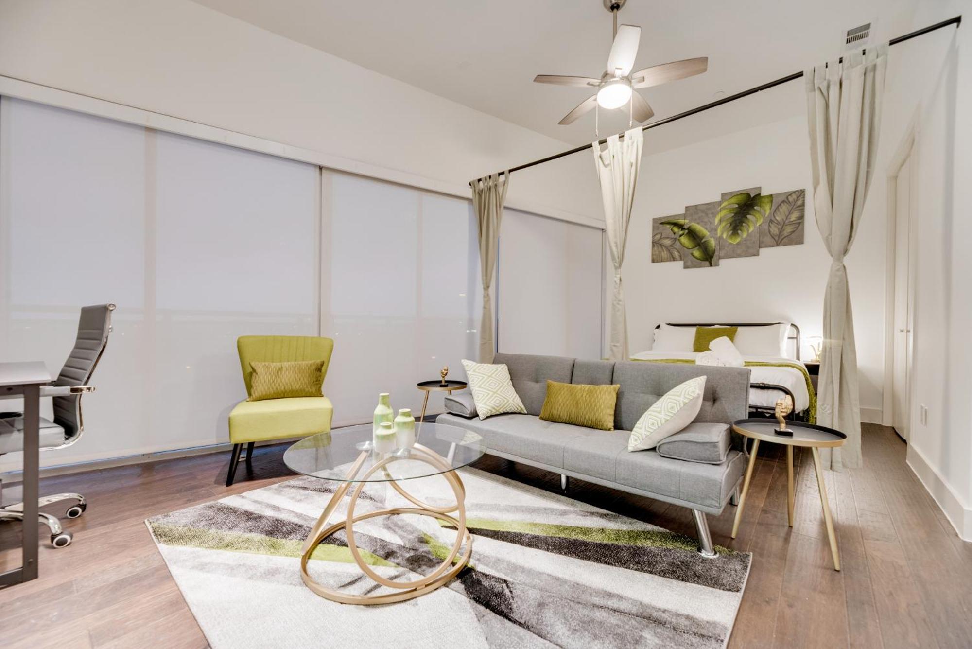 Cozy Loft Style 2br I Gym I Parking I Workspace Apartment