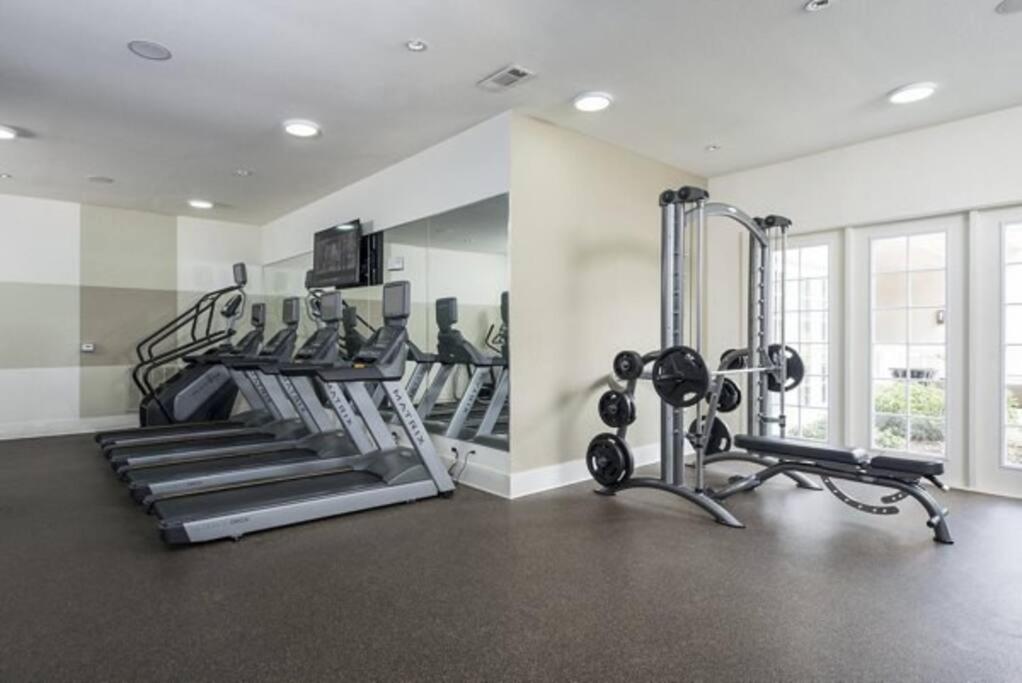 Apartamento Your 1br And Lr Away From *