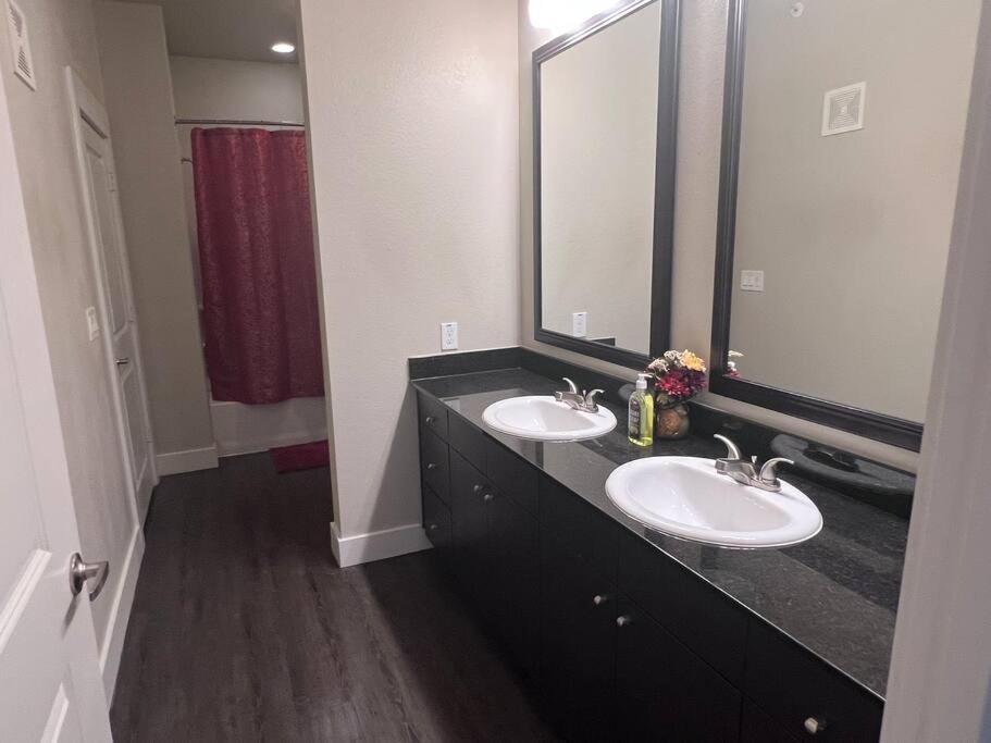 Your 1br And Lr Away From *