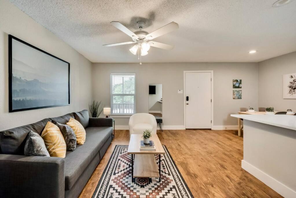 The One That Want & Arboretum Tickets Included Apartment *