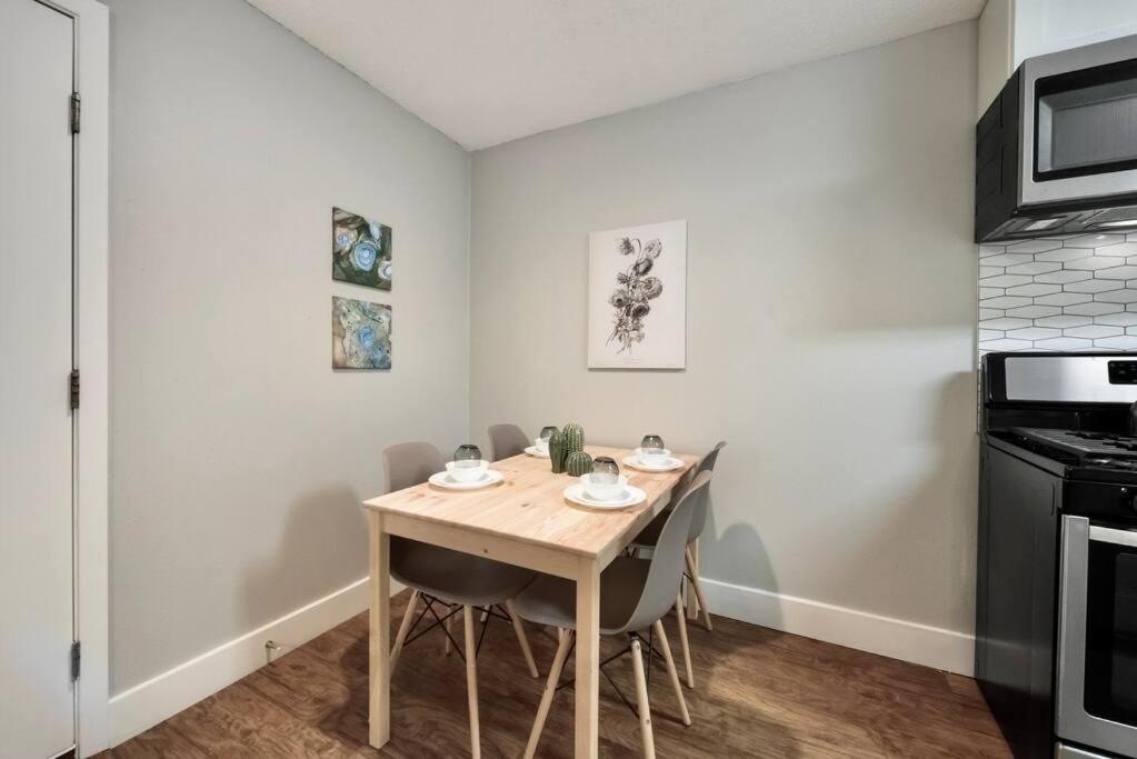 The One That Want & Arboretum Tickets Included Apartment *