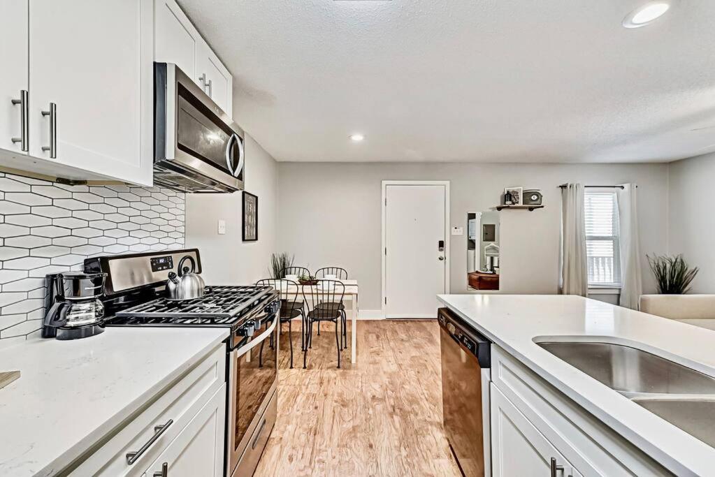 New - Near Deep Ellum + Downtown Flat Dallas