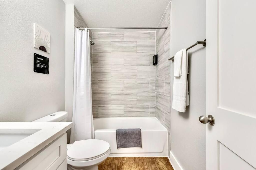 New - Near Deep Ellum + Downtown Flat Apartment *