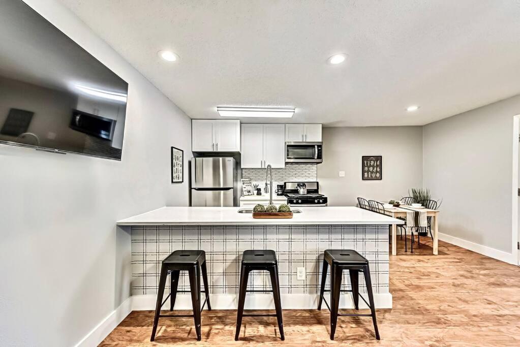New - Near Deep Ellum + Downtown Flat *