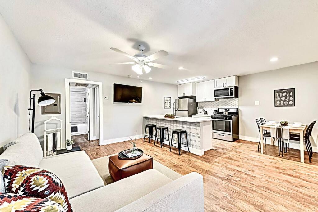 New - Near Deep Ellum + Downtown Flat Apartment