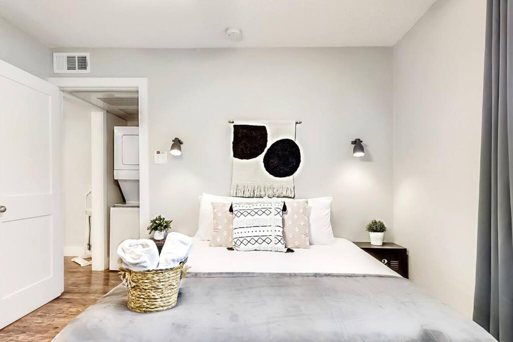 New - Near Deep Ellum + Downtown Flat * Dallas