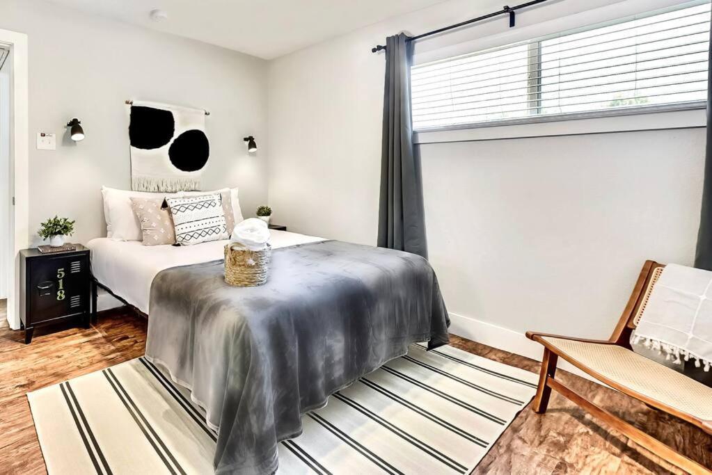 New - Near Deep Ellum + Downtown Flat *