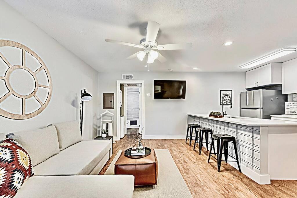 Apartment New - Near Deep Ellum + Downtown Flat